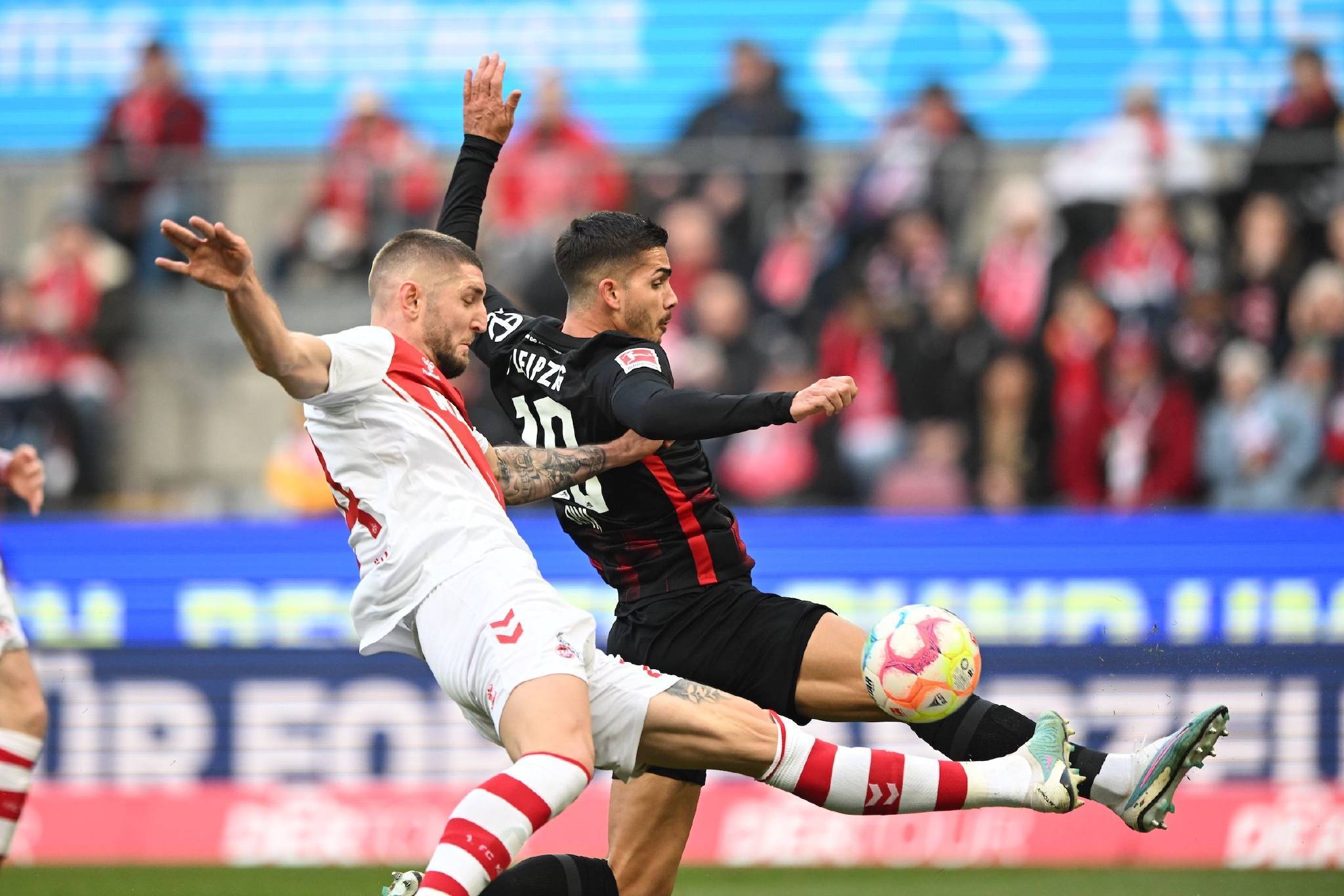 阿贾克斯队在比赛中取得关键胜利 阿贾克斯队在比赛中取得关键胜利