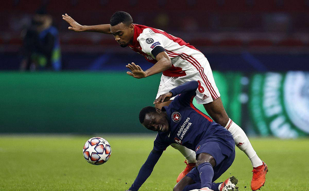 阿贾克斯队在比赛中取得关键胜利 阿贾克斯队在比赛中取得关键胜利