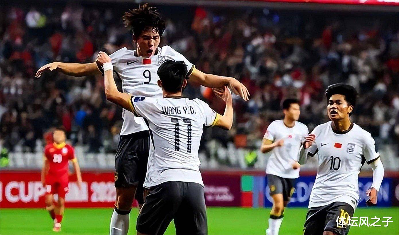 青年球员崭露头角,备受关注和赞扬 青年球员崭露头角,备受关注和赞扬